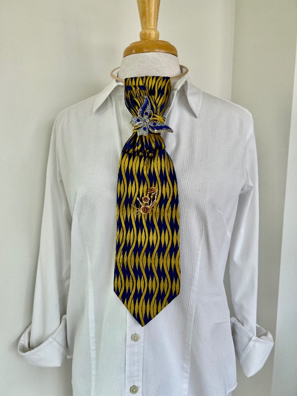 A13🇨🇦_Yellow Blue Butterfly Tali' Tie